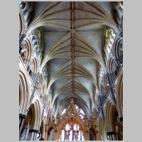 Lincoln Cathedral, Angel Choir vaulting in Lincoln Cathedral by Mat Fascione on Wikipedia.jpg
